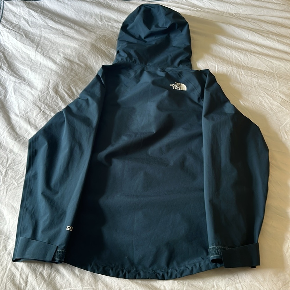 North Face Kids Raincoat - Picture 2 of 3